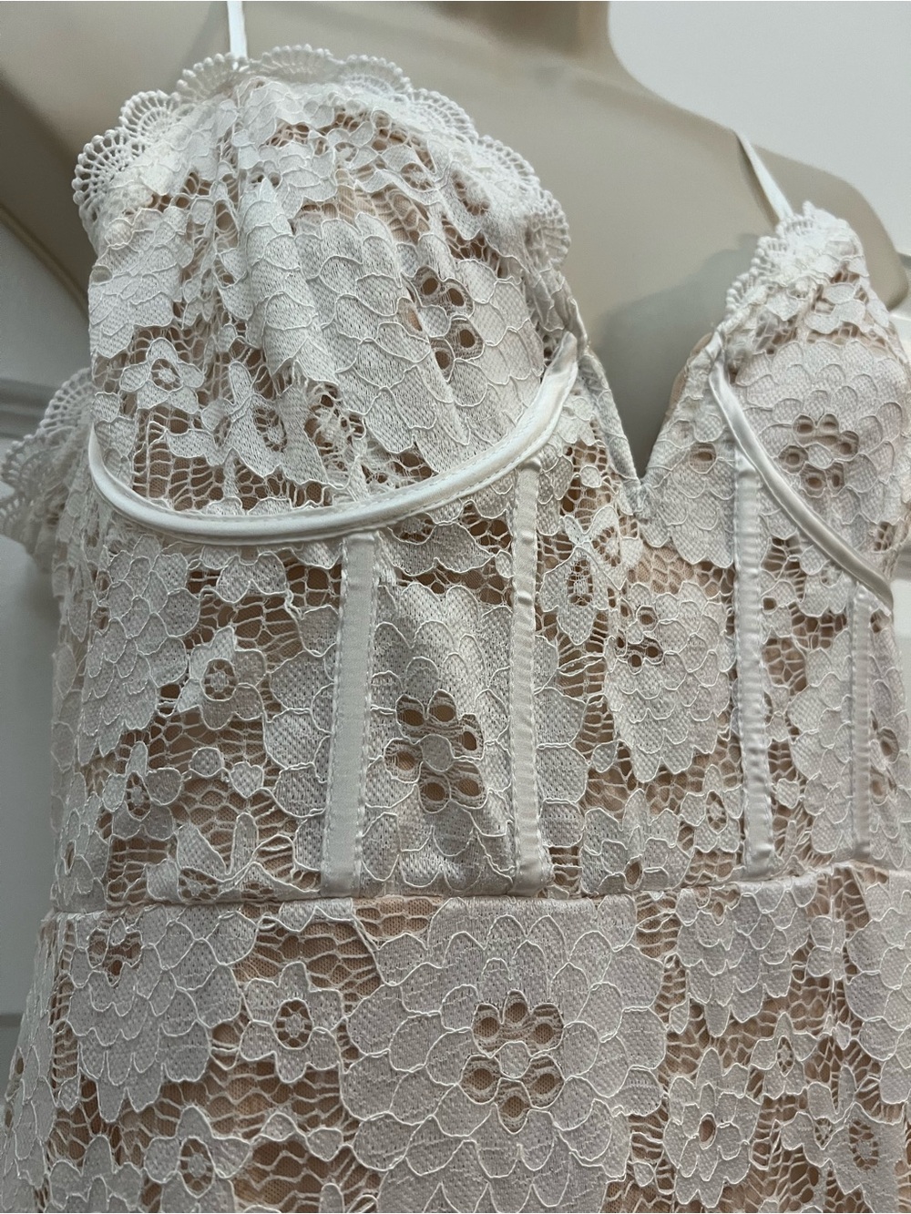 White lace dress - Picture 2 of 4